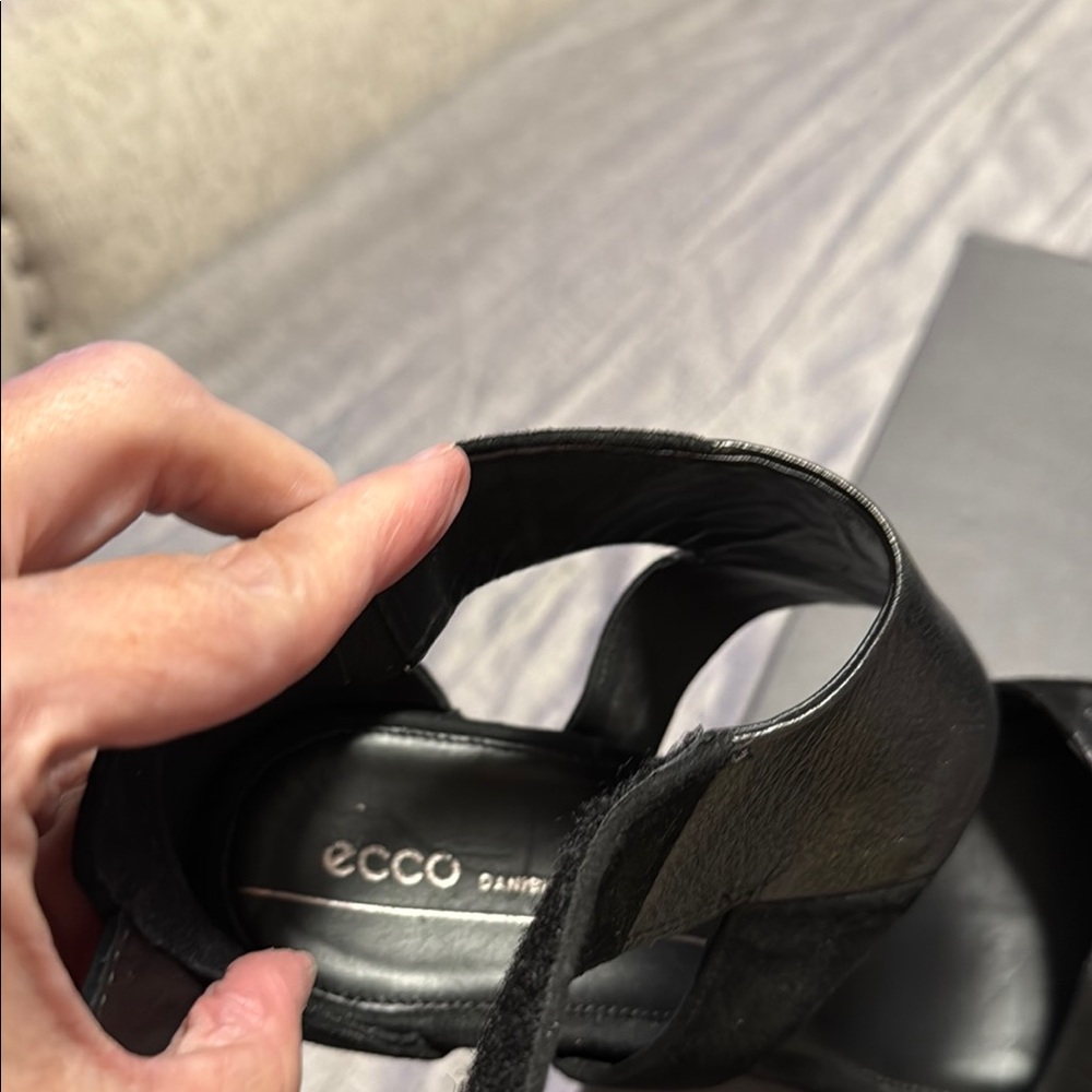 Ecco Black Sandals with Platform Sole and Ankle Strap Comfortable and Soft - Picture 2 of 9